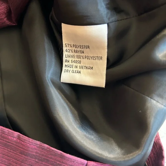 Le Suit Burgundy Skirt Set - Picture 6 of 10